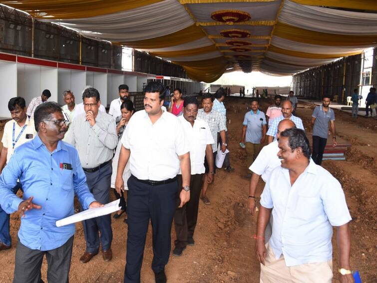 karur collector office in advisory meeting TNN கரூரில் மாபெரும் புத்தகத் திருவிழா;  ஏற்பாடுகளை நேரில் பார்வையிட்ட மாவட்ட ஆட்சியர்