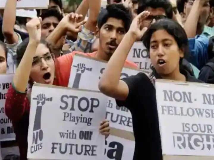 NEET UG 2022: students protest at jantar mantar delhi NEET UG 2022: દિલ્હીના જંતર-મંતર પર વિદ્યાર્થીઓનું પ્રદર્શન, જાણો શું છે કારણ