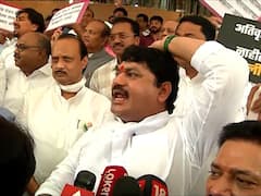 PHOTO : घोषणाबाजीतून सरकारला टोले, धनंजय मुंडेंनी विधीमंडळातील आंदोलन गाजवलं