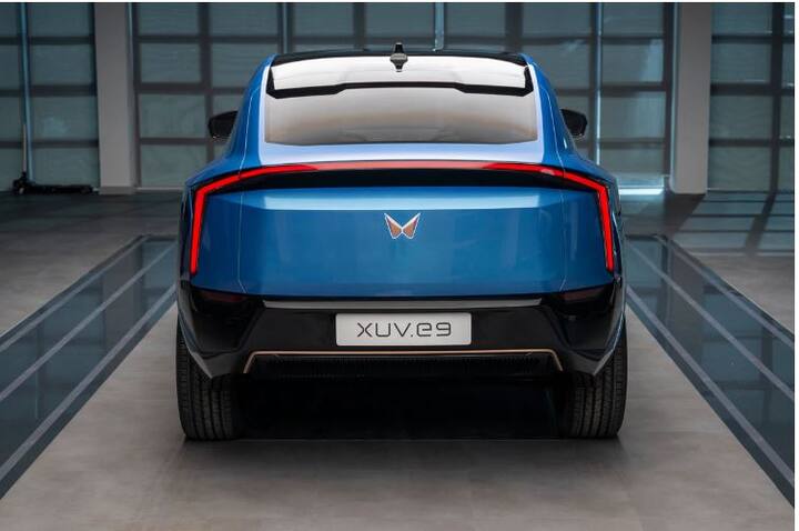 BE রেঞ্জ BE.05 coupe-SUV দিয়ে শুরু হবে, যা অক্টোবর ২০২৫ সালে উৎপাদন শুরু করবে। এটি হবে স্পোর্টস ইলেকট্রিক ভ্যেহিক্যাল অর্থাৎ SEV। এই গাড়ি বিলাসবহুল ডিজাইনের সঙ্গে অ্ত্যাধুনিক প্রযুক্তি নিয়ে আসবে। অন্তত কনসেপ্ট দেখে তেমনই আশা করছেন ক্রেতারা।