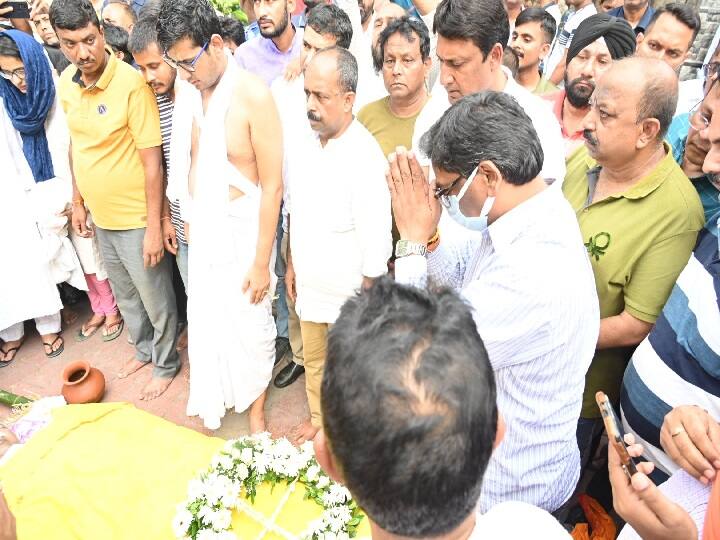 Former BCCI president Amitabh Choudhary into Panchtatva, CM Hemant Soren attended funeral पंचतत्व में विलीन हुए अमिताभ चौधरी, अंतिम संस्कार में शामिल हुए सीएम हेमंत सोरेन  