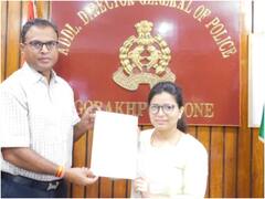 Gorakhpur: मोबाइल छीनकर भाग रहे बदमाशों से भिड़ी थी गोरखपुर की छात्रा, ADG ने किया सम्मानित