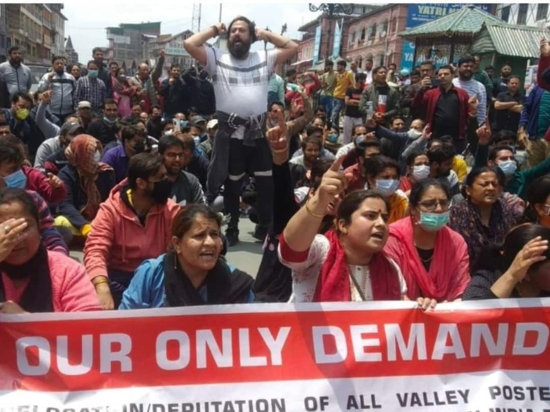 Targeted Killing Kashmiri Pandit man shot dead by terrorists on Shopian village orchard brother hurt Targeted Killing: కశ్మీర్‌ను వదిలి వెళ్లిపోవటం తప్ప వేరే దారి లేదు - పండిట్‌ల ఆవేదన