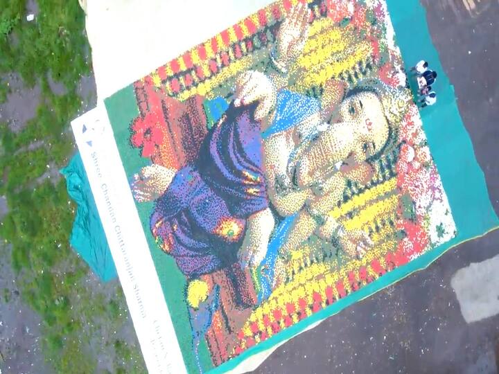 तसेच भारतातील हे पाहिले श्री गणेशा चे दिव्यापासून साकारलेले पोर्ट्रेट म्हणून याची जागतिक विविध रेकॉर्ड्स मध्ये नोंद करण्यात येणार असल्याचे कलाकार चेतन राऊत यांनी सांगितले.