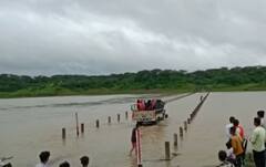 In Pics: बूंदी में बारिश से नदियां लबालब, जान जोखिम में डालकर नदी पार कर रहे लोग, एक किसान की मौत