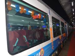 Vistadome Tourist Coach: जबलपुर जनशताब्दी एक्सप्रेस में लगा विस्टा डोम कोच, देखें ट्रेन के अंदर की तस्वीरें