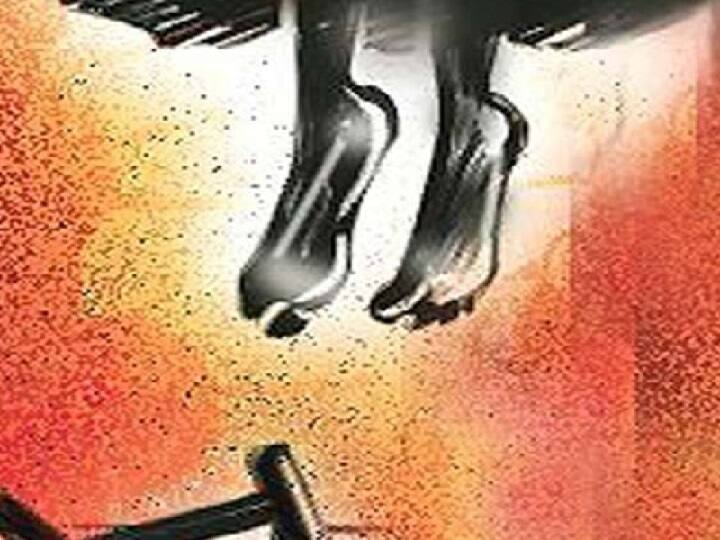 jharkhand woman commits suicide in video call with tantrik in dhanbad  Video Call पर बात करते हुए महिला ने की खुदकुशी, 8 साल के बेटे ने बताई चौंकाने वाली बात  