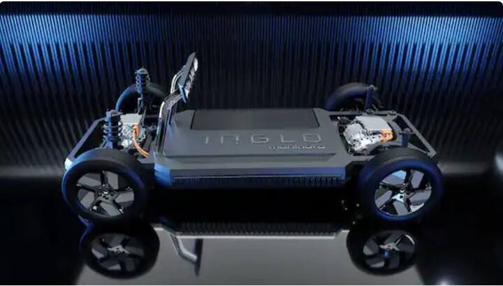 মহিন্দ্রা একেবারে নতুন ইভি প্লাটফর্মে এই গাড়িগুলি তৈরি করছে। যা হবে অল ইলেকট্রিক কার। ইতিমধ্যেই কাজ শুরু হয়ে গেছে কোম্পানির।