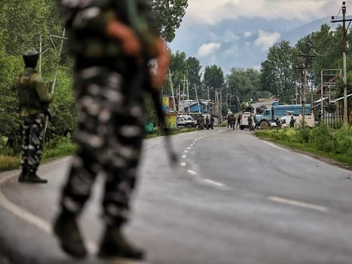 Jailed Lashkar Terrorist Shot After He Snatches Cop's Rifle And Fires On Police Team