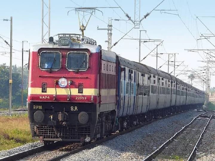 Jharkhand Ranchi-Varanasi Intercity Express will run again from August 20, know in details 20 अगस्त से फिर चलेगी रांची-वाराणसी इंटरसिटी एक्सप्रेस, कोरोना काल बंद किया गया था परिचालन