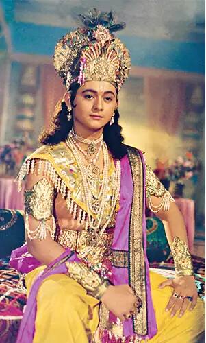 શ્રી કૃષ્ણ જે 1993 માં પ્રસારિત થઈ હતી. આ સિરિયલનું નિર્માણ રામાનંદ સાગરે કર્યું હતું. આ શોમાં સ્વપ્નિલ જોશીએ કૃષ્ણના કિશોર વયનો રોલ કર્યો હતો.