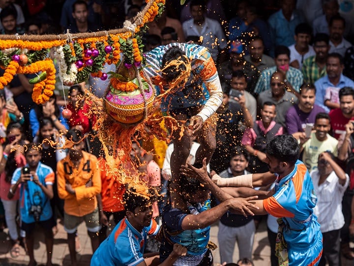 Mumbai News: Eknath Shinde government will give insurance cover of 10 lakhs to Govindas on Dahi Handi in Mumbai Dahi Handi Festival 2022: दही हांडी पर गोविंदाओं को मिलेगा 'सुरक्षा कवच', शिंदे सरकार देगी 10 लाख का बीमा कवर