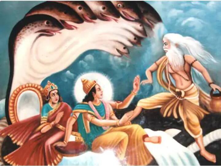 विष्णु जी का यो व्यवहार देखकर महर्षि प्रसन्न हुए और उन्हें सभी देवों में सर्वश्रेष्ठ घोषित किया. कान्हा की छाती पर जो पग चिन्ह के निशान हैं वो भृगु ऋषि के चरण प्रतीक है.