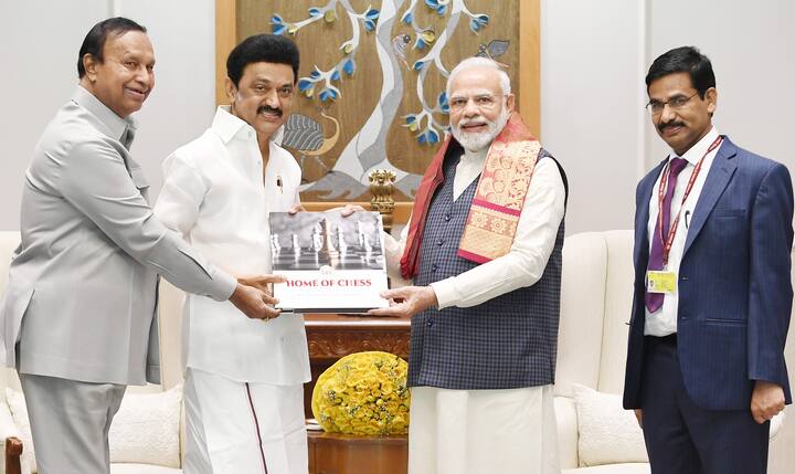 TN CM Stalin thanked PM Modi for having inaugurated the Chess Olympiad 2022, PM Modi appreciated the grand manner in which TN hosted the event and conveyed that it was a proud moment for India. (Image: Twitter/Tamil Nadu CMO)
