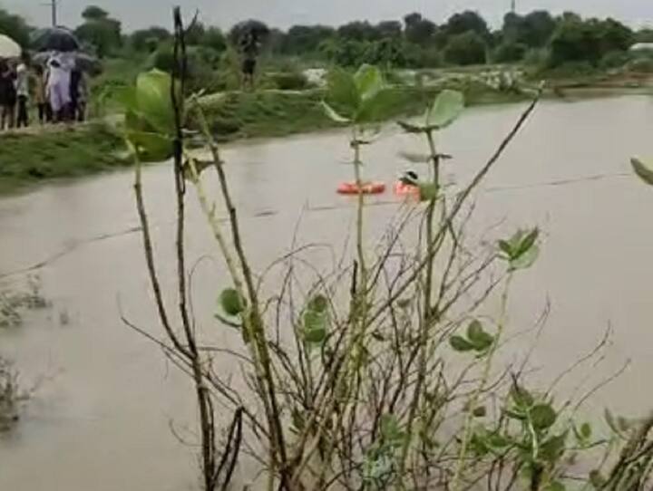 Banaskantha Flood : woman drown in lake of Soyla village of Deesa Banaskantha Flood : ડીસાના સોયલા ગામે સ્થળાંતર કરી રહેલી મહિલા તળાવમાં ડૂબી ગઈ, NDRFએ હાથ ધરી શોધખોળ