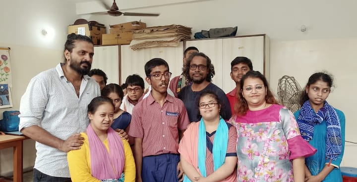 সব ঠিক থাকলে ডিসেম্বরে মঞ্চস্থ হবে এই নাটক, গোটা কলকাতায় মোট ৬টা শো হবে। নাটকে নিজেও অভিনয় করবেন নাইজেল, তবে নেতিবাচক চরিত্রে।