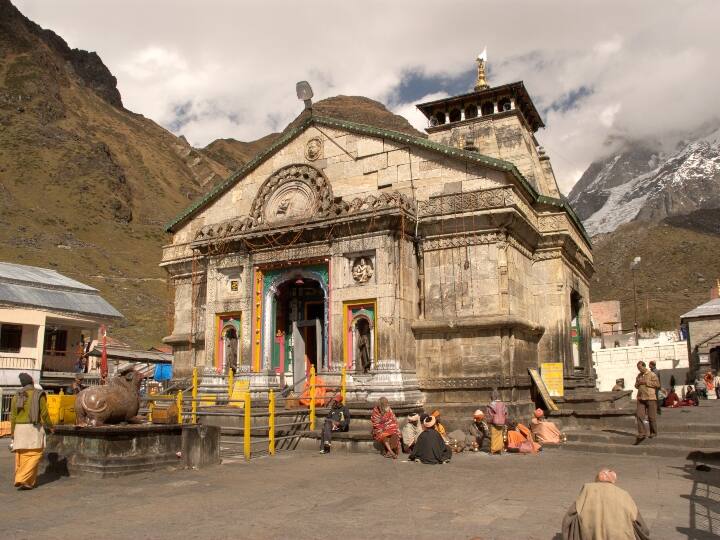 DGCA fined on Five helicopter operators conducted Kedarnath Yatra and two operators suspended after audit found flaws Kedarnath Yatra: केदारनाथ यात्रा करवाने वाले पांच हेलीकॉप्टर ऑपरेटर्स पर लगा जुर्माना, ऑडिट में सामने आयी खामियां