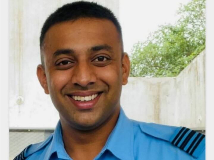 Koriya News: कोरिया के फ्लाइट लेफ्टिनेंट डी रविंद्र राव हुए सम्मानित, जगुआर फाइटर प्लेन के पायलट की बचाई थी जान Chhattisgarh News Koriya s llight lieutenant D Ravindra Rao honored for saved life of Jaguar fighter plane pilot ann Koriya News: कोरिया के फ्लाइट लेफ्टिनेंट डी रविंद्र राव हुए सम्मानित, जगुआर फाइटर प्लेन के पायलट की बचाई थी जान