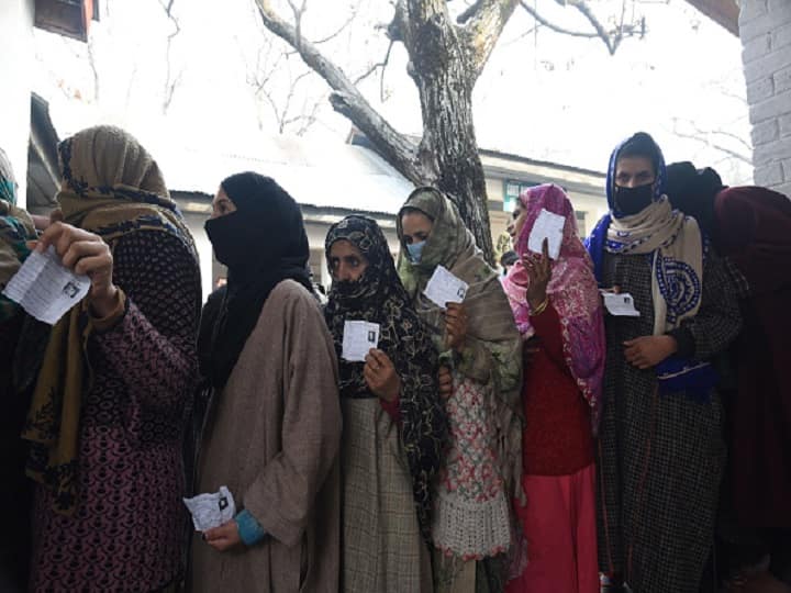 Non-Locals Residing In J&K Can Vote In Assembly Polls, 25 Lakh New Voters Likely To Be Enrolled: CEO Non-Locals Residing In J&K Can Vote In Assembly Polls, 25 Lakh New Voters Likely To Be Enrolled: CEO Non-Locals Residing In J&K Can Vote In Assembly Polls, 25 Lakh New Voters Likely To Be Enrolled: CEO