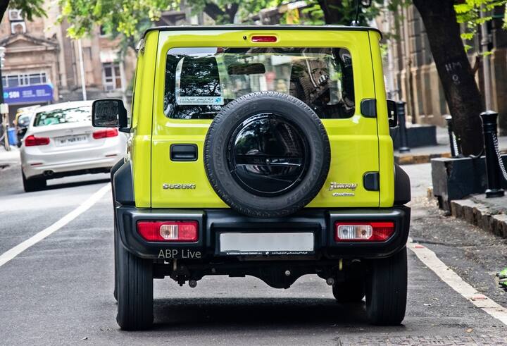 Jimny को 5 गेट्स के साथ पेश किया जाएगा, लेकिन हमारे पास यह एक बहुत छोटा Jimny जैसा दिखने वाला 3-दरवाजों वाला वर्जन है. यह कार शानदार दिखती है. यह वर्जन भी काफी अच्छा है और उम्मीद की जा रही है कि पांच दरवाजे वाले संस्करण में डिजाइन के अनुसार ही यह काम करेगा.