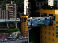 Amazeing Video: 19 ਮੰਜ਼ਿਲਾ ਅਪਾਰਟਮੈਂਟ 'ਚੋਂ ਹੋ ਕੇ ਲੰਘਦੀ ਹੈ ਟਰੇਨ, ਕਮਰੇ ਚੋਂ ਨਿਕਲ ਕੇ ਸਵਾਰ ਹੋ ਜਾਂਦੇ ਹਨ ਯਾਤਰੀ!