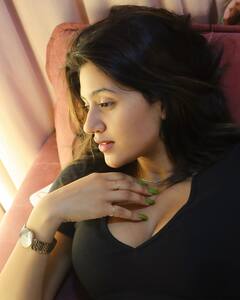 Anjali Arora Photos: हंसते-शर्माते किसके ख्वाबों में डूबी अंजलि अरोड़ा, लेटेस्ट तस्वीरों में गजब ढा रही हैं एक्ट्रेस!