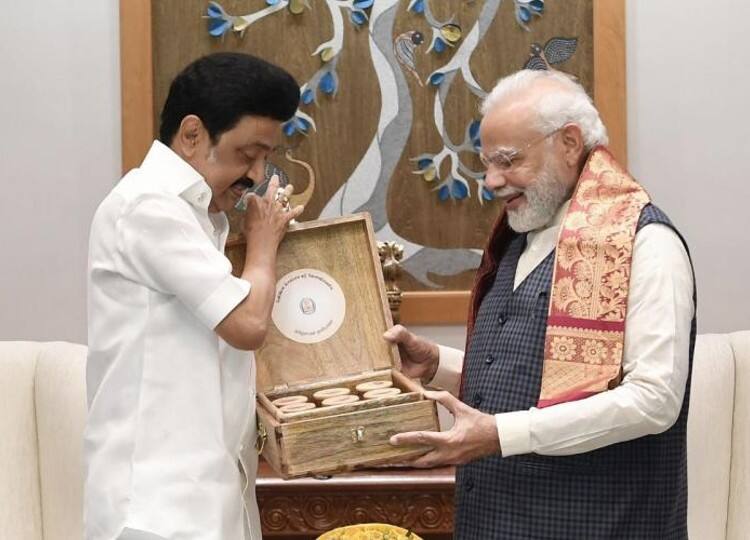 CM Stalin meets PM Modi, gifts him traditional Tamil rice and millet varieties CM Stalin: டெல்லியில் பிரதமர் மோடிக்கு முதல்வர் மு.க.ஸ்டாலின் கொடுத்த பரிசு என்ன?