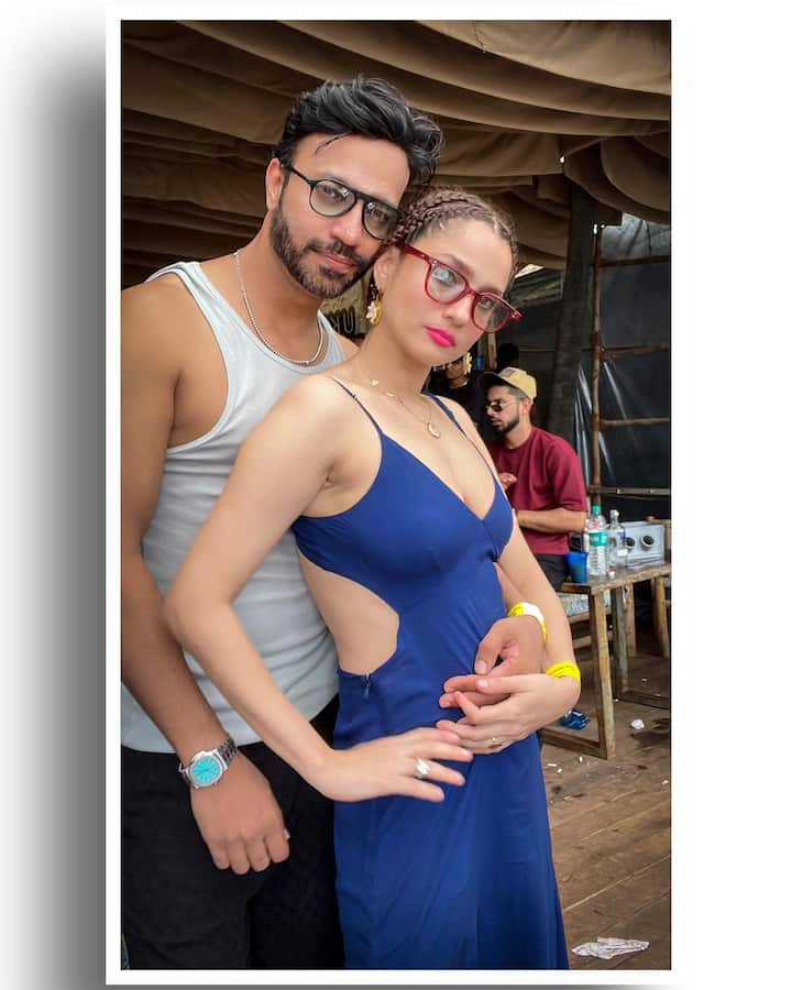 यादरम्यान ती सतत पती विकी जैन आणि कुटुंबासोबतचे फोटो शेअर करत असते. मात्र, त्याचे लेटेस्ट फोटो पाहून चाहते थोडे आश्चर्यचकित झाले आहेत. ही छायाचित्रे पाहिल्यानंतर लोक अंकिताच्या प्रेग्नेंसीबद्दल अंदाज बांधू लागले आहेत.(फोटो सौजन्य:lokhandeankita/इंस्टाग्राम)