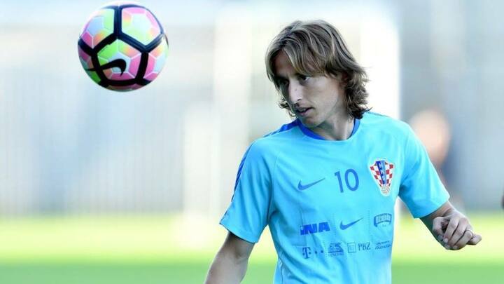 সেই বছরই জিতেছিলেন জিতেছিলেন ব্যালন ডি'অরও। নিজের শেষ বিশ্বকাপে খেলতে নামা মদ্রিচের দিকে এবারেও বিশ্বকাপের মঞ্চে তাকিয়ে থাকবেন অনুরাাগীরা।