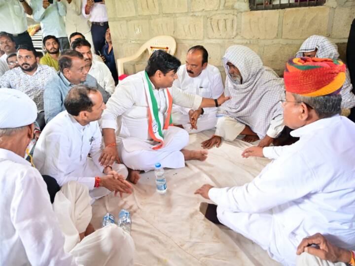 Rajasthan Congress Govind Singh Dotasara meet relatives of Dalit child in Jalore Sachin Pilot said this ann Jalore Student Death: दलित बच्चे के परिजनों से मिलने पहुंचे डोटासरा ने दिलाया मदद का भरोसा, सचिन पायलट ने किया कटाक्ष