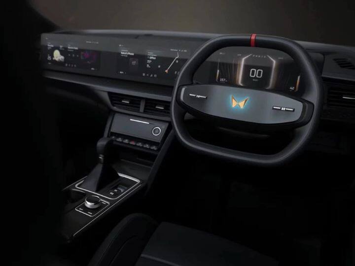 कार V2L चार्जिंग सारख्या प्रीमियम फीचर्स ऑफरसह येईल, अशी अपेक्षा आहे. ज्यामध्ये कार इतर इलेक्ट्रिकल उपकरणे आणि इतर ईव्ही चार्ज करण्यासाठी वापरली जाऊ शकते. तसेच ADAS तंत्रज्ञानासोबत ऑगमेंटेड डिस्प्ले एचयूडीचाही यात समावेश करण्यात आला आहे. ही कार 2024 वर्षाअखेरीस किंवा 2025 च्या सुरुवातीला कंपनी लॉन्च करू शकते.