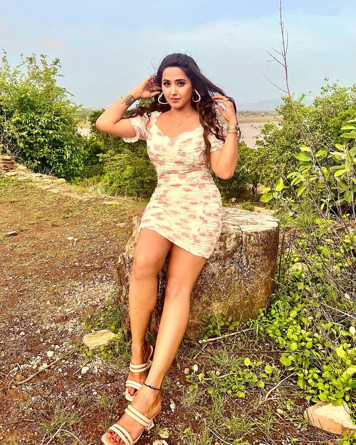 28 વર્ષની ઉંમરે કાજલ રાઘવાનીએ ફિલ્મી દુનિયામાં ઘણું નામ કમાઈ લીધું છે. બિહારની રહેવાસી કાજલ રાઘવાની ભોજપુરી ઇન્ડસ્ટ્રીઝનો જાણીતો ચહેરો છે.