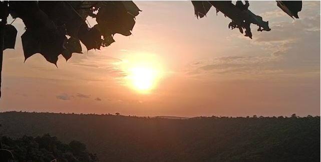 बुलढाणावासियांना एक आठवड्यानंतर आज सकाळी सूर्यदर्शन झाले आणि नागरिकांना मोठा दिलासा मिळाला.