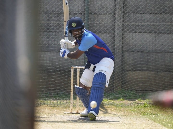 मंगलवार को टीम इंडिया के खिलाड़ियों ने नेट प्रैक्टिस पर लंबा वक्त गुजारा. बीसीसीआई ने अपने ट्विटर हैंडल पर अपनी टीम के प्रैक्टिस सेशन की तस्वीरें शेयर की हैं.