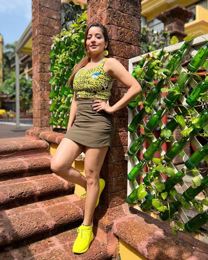 मोनालिसाचा अभिनय आणि सौंदर्याचे लाखों चाहते आहेत.