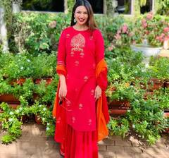 ਟ੍ਰਡੀਸ਼ਨਲ ਆਊਟਫਿੱਟ 'ਚ ਦਿਵਯੰਕਾ ਤ੍ਰਿਪਾਠੀ ਲੱਗੀ ਕਮਾਲ, ਕਿਲਰ ਸਮਾਈਲ ਦੇ ਦੀਵਾਨੇ ਨੇ ਫੈਨਜ਼