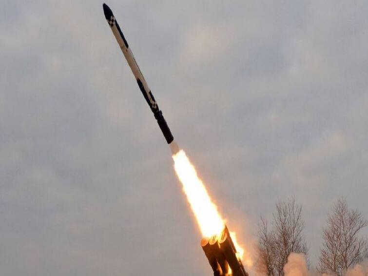 North Korea fires two cruise missiles Seoul defence ministry சீறிப்பாய்ந்த ஏவுகணை! மீண்டும் பதற்றத்தை தூண்டிய வட கொரியா..போர்க்களமாகும் கொரிய தீபகற்பம்!