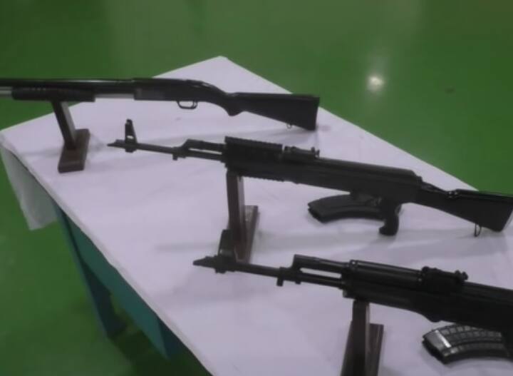 AK-203 Rifles: रक्षामंत्री राजनाथ सिंह ने सेना को सौंपी अमेठी में बनी अत्याधुनिक AK-203 असॉल्ट राइफल, जानिए खासियत up news Amethi Defense Minister Rajnath Singh handed over AK-203 assault rifle to army ann AK-203 Rifles: रक्षामंत्री राजनाथ सिंह ने सेना को सौंपी अमेठी में बनी अत्याधुनिक AK-203 असॉल्ट राइफल, जानिए खासियत