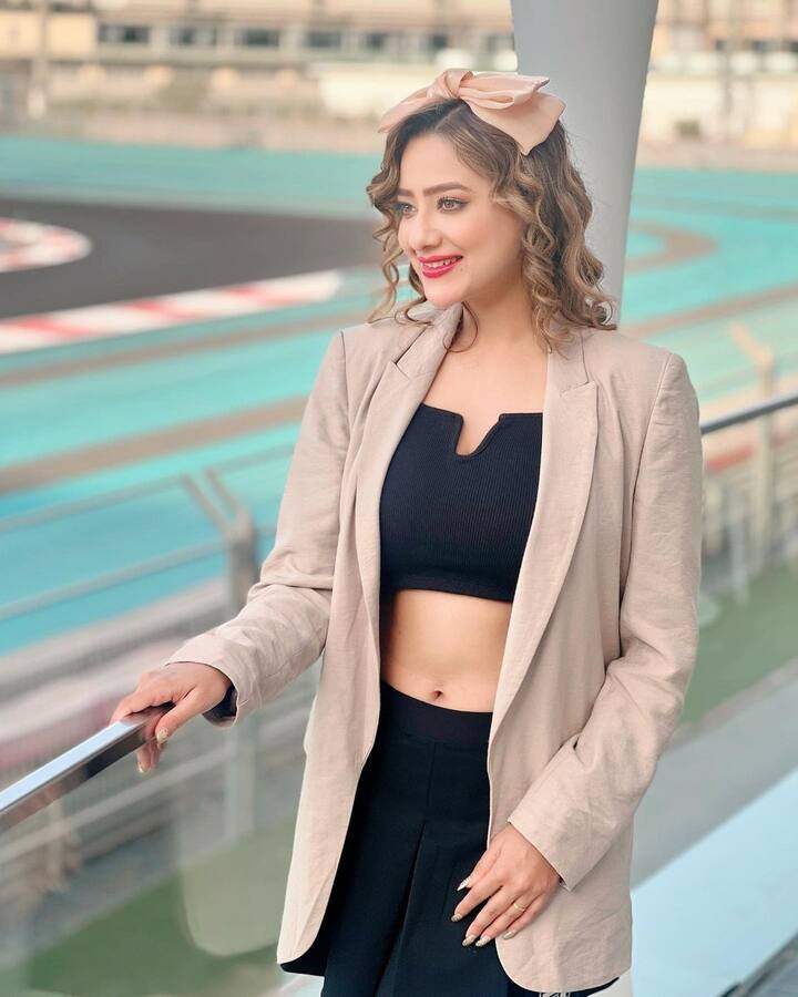 सोशल मीडिया पर मदालसा शर्मा की शानदार फैन फॉलोइंग देखने को मिलती है. इंस्टाग्राम पर उन्हें 1.5 मिलियन फॉलोवर्स फॉलो करते हैं.