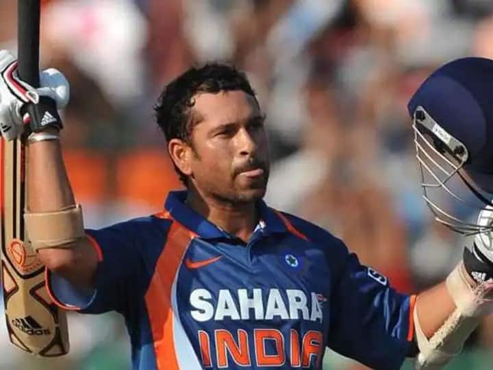 India Tour of Zimbabwe: ભારતીય ટીમ ત્રણ મેચોની વનડે સીરીઝ માટે ઝિમ્બાબ્વે પ્રવાસ પર છે, આ પ્રવાસની શરૂઆત 18 ઓગસ્ટથી એટલે કે આજથી થઇ રહી છે. બન્ને ટીમો વર્ષો બાદ ફરી એકવાર મેદાન પર આમને સામને ટકરાશે. કેએલ રાહુલ ભારતીય ટીમની કેપ્ટનશીપ કરી રહ્યો છે.