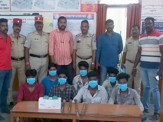 13 people who were hiding with dangerous weapons were arrested Explosives, baton seized புதுச்சேரியில் பயங்கர ஆயுதங்களுடன் 13 பேர் கைது -  நாட்டு வெடிகுண்டுகள் பறிமுதல்!