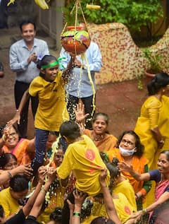 Krishna Janmashtami: কৃষ্ণের সাজে খুদেরা, জন্মাষ্টমীর উৎসবে মাতোয়ারা সারা দেশ