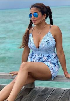 In Pics : मस्त अदा, क्लास स्माईल; या अभिनेत्रीनं आपल्या हॉटनेसनं केलंय घायाळ