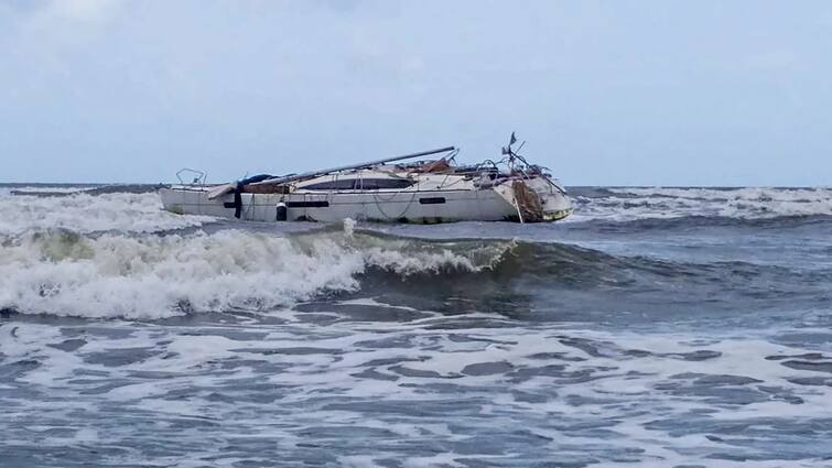 Suspicious boat with weapons found in sea off Maharashtra coast in Raigad Raigad Suspicious Boat : মুম্বইয়ের রায়গড়ে হরিহরেশ্বর বিচে অস্ত্রসহ নৌকার হদিশ, ভারতে ফের জলপথে কী জঙ্গি হানার ছক?