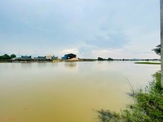 ओडिशा (Odisha) राज्य के 10 से अधिक ज़िले इस समय जल मग्न है. पुरी (Puri) से लेकर संबलपुर (Sambalpur) तक अधिकतर इलाकों में अभी भी पानी भरा हुआ है. महानदी में बाढ़ ने ओडिशा के तटीय क्षेत्र को भारी नुक़सान पहुंचाया है. अधिकारियों ने अतिरिक्त बाढ़ के पानी को छोड़ने के लिए हीराकुंड (Hirakud) में 40 गेट खोले है.