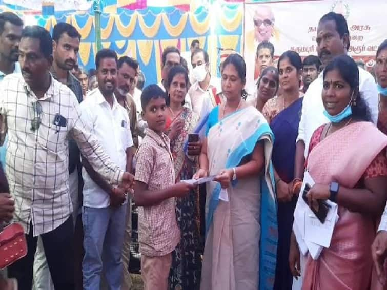 Girls in hill station villages must get educated said dharmapuri dist collector shanthi TNN மலை கிராமங்களில் உள்ள பெண் குழந்தைகளை கண்டிப்பாக  படிக்க வைக்க வேண்டும் - தர்மபுரி ஆட்சியர்