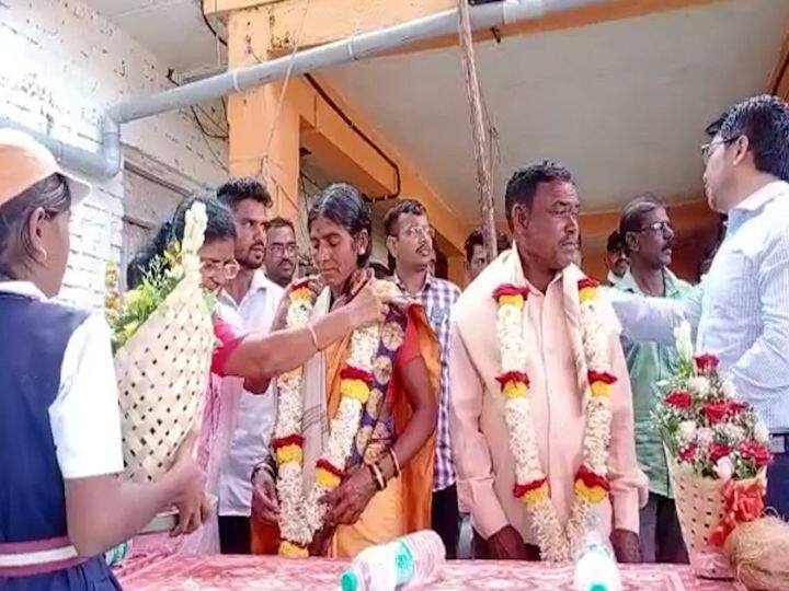 त्याच्या या कामगिरीनंतर देशभर त्याचं कौतुक होत असताना त्याच्या आई-वडिलांचाही खास सत्कार करण्यात आला आहे.