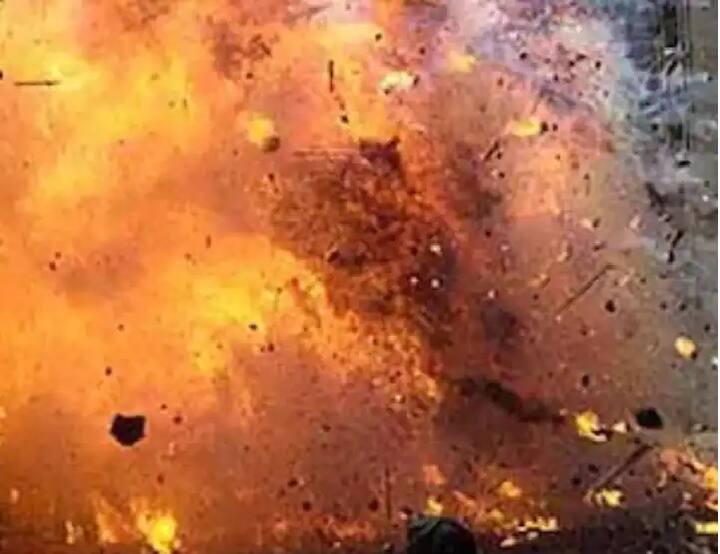 Afghanistan kabul blast explosion in kabul mosque during namaz 20 killed Kabul Blast: अफगाणिस्तानमधील मशिदीतील बॉम्बस्फोटात आतापर्यंत 30 जणांचा मृत्यू, स्फोटाची जबाबदारी कुणाची?