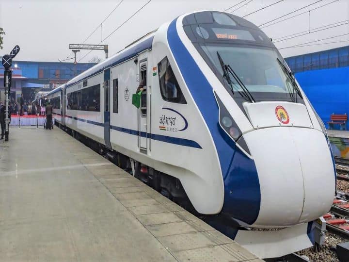 Trial of new Vande Bharat train started reached Chandigarh from Chennai Vande Bharat Train: नई वंदे भारत ट्रेन का ट्रायल हुआ शुरू, चेन्‍नई से चंडीगढ़ पहुंची
