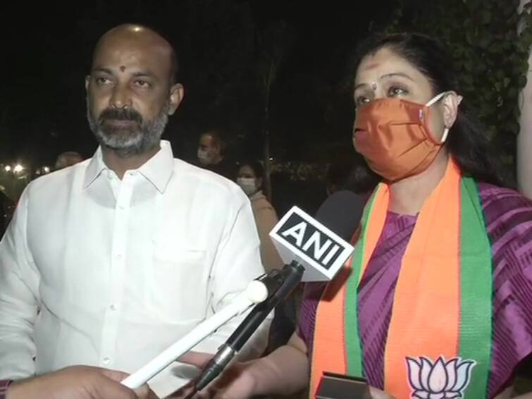 Vijayashanthi expressed his displeasure with the BJP leaders for not getting priority in the party. Vijayashanti: పార్టీలో ప్రాధాన్యం లేదు - బీజేపీ నేతల తీరుపై విజయశాంతి అసంతృప్తి !